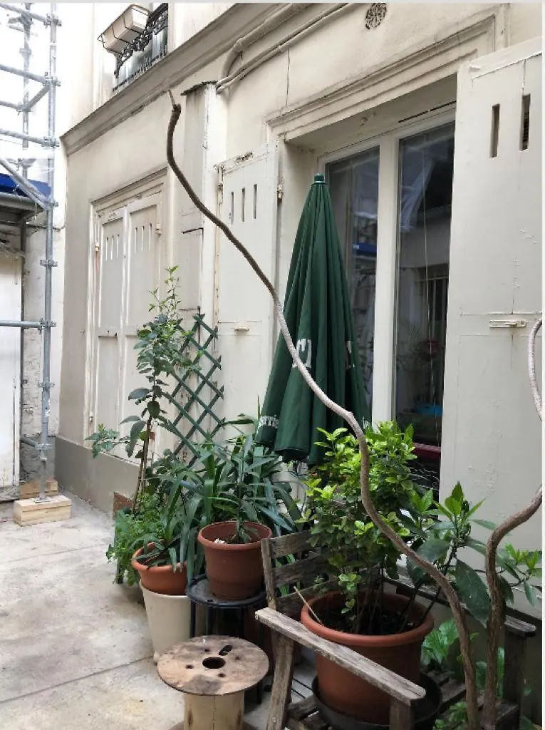 Cozy Nest In Montmartre