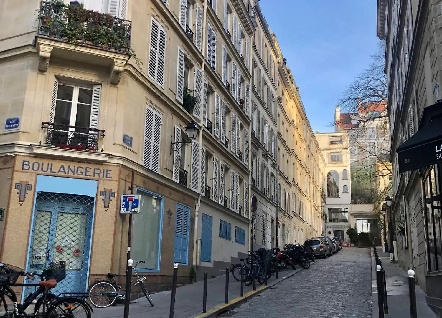 Cozy Nest In Montmartre Paris